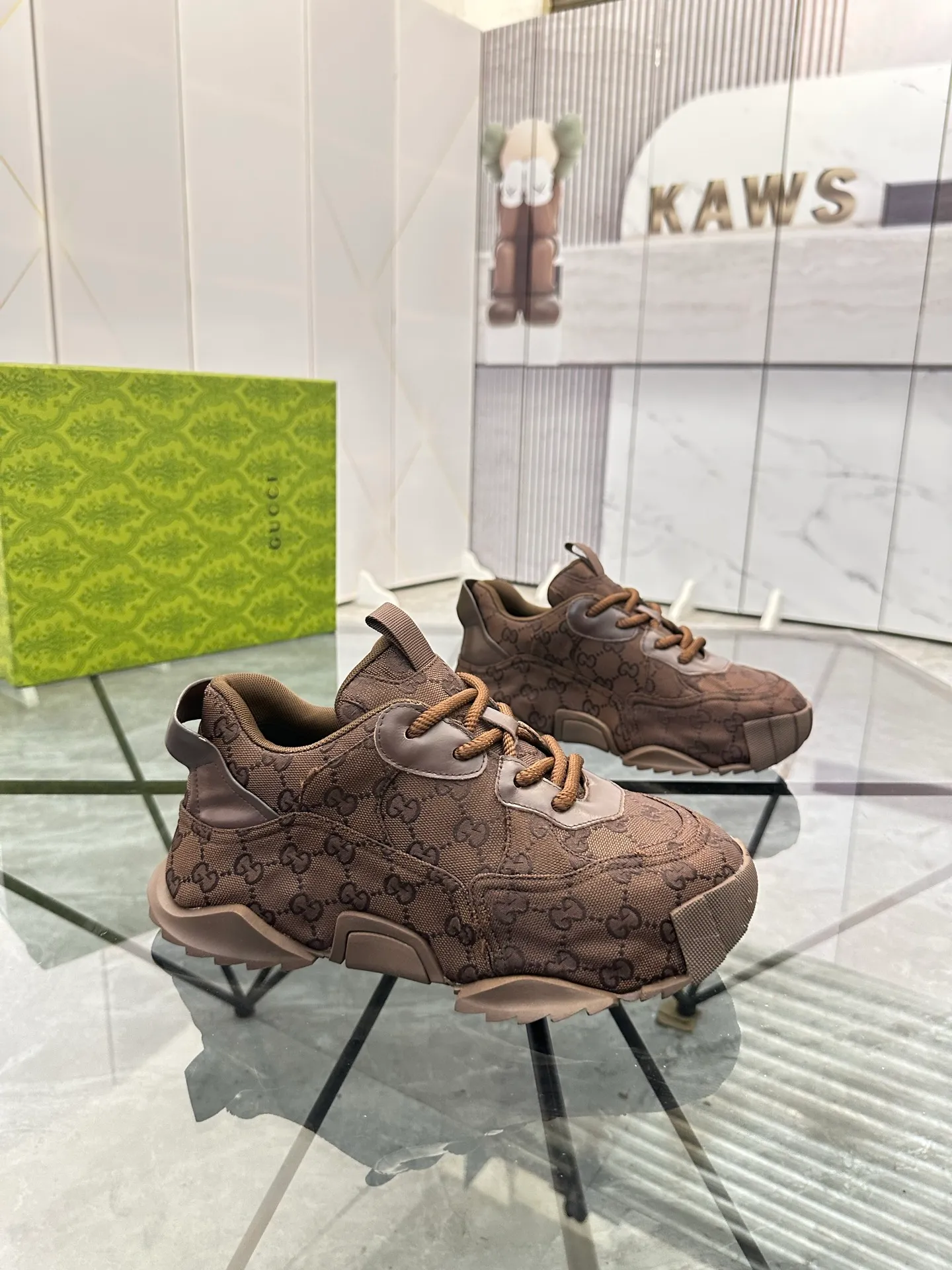 Men's shoes for sale 💰: 💰P580¥ Product trademark: Gucci* "Gucci*" low-top casual shoes Regular size: 38-45 (can be customized to 46) Large size Product materials: Upper imported cowhide stitching original material, breathable lining, original outsole. No.: 0008